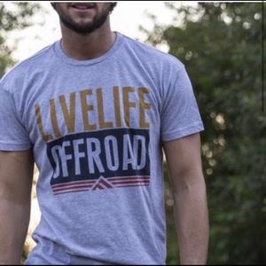 NWT Mens Live life off road tee